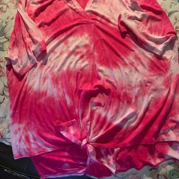 NWT Time & Tru Womenโs Maternity Top Size Medium - Picture 1 of 10